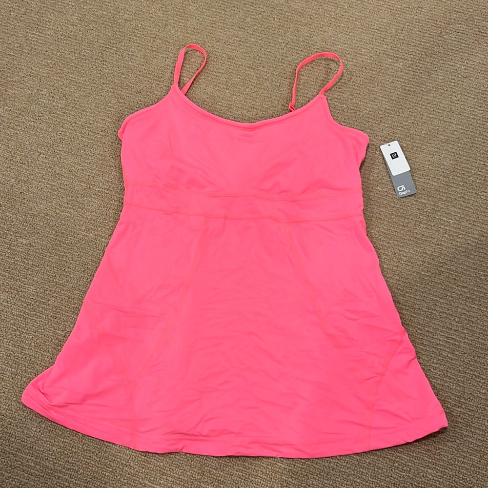 New Gap Active Tank w/Built in Bra